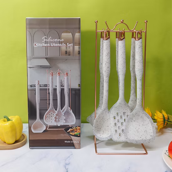 Ensemble adapté aux besoins du client de cuisson de petit gâteau d'ustensiles de cuisine de catégorie comestible de produits de silicone