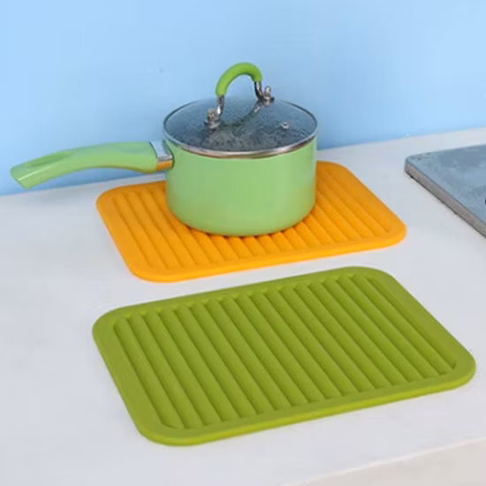Tapis de dessous de plat en caoutchouc de Silicone résistant à la chaleur, tapis de comptoir avec Logo personnalisé, tapis de séchage de vaisselle